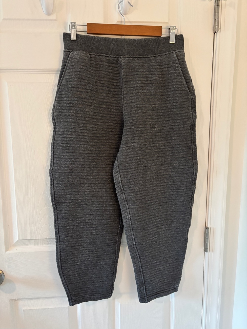 Athleta Quilted Charcoal Ankle Jogger Pants - Size SP